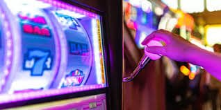 jl444 online slot game selection displayed on a mobile screen